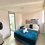 Alojamiento Central En Medellin En Zona Turistica Ba